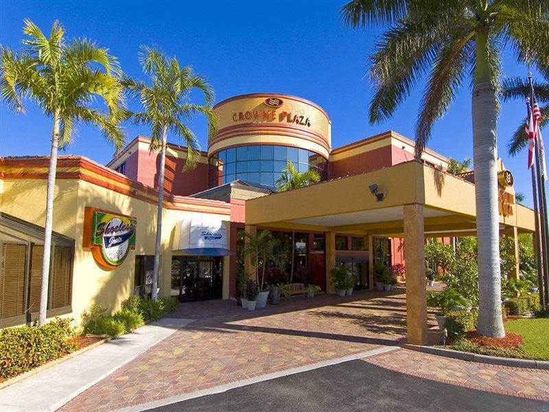 Doubletree By Hilton Fort Myers At Bell Tower Shops Exterior photo